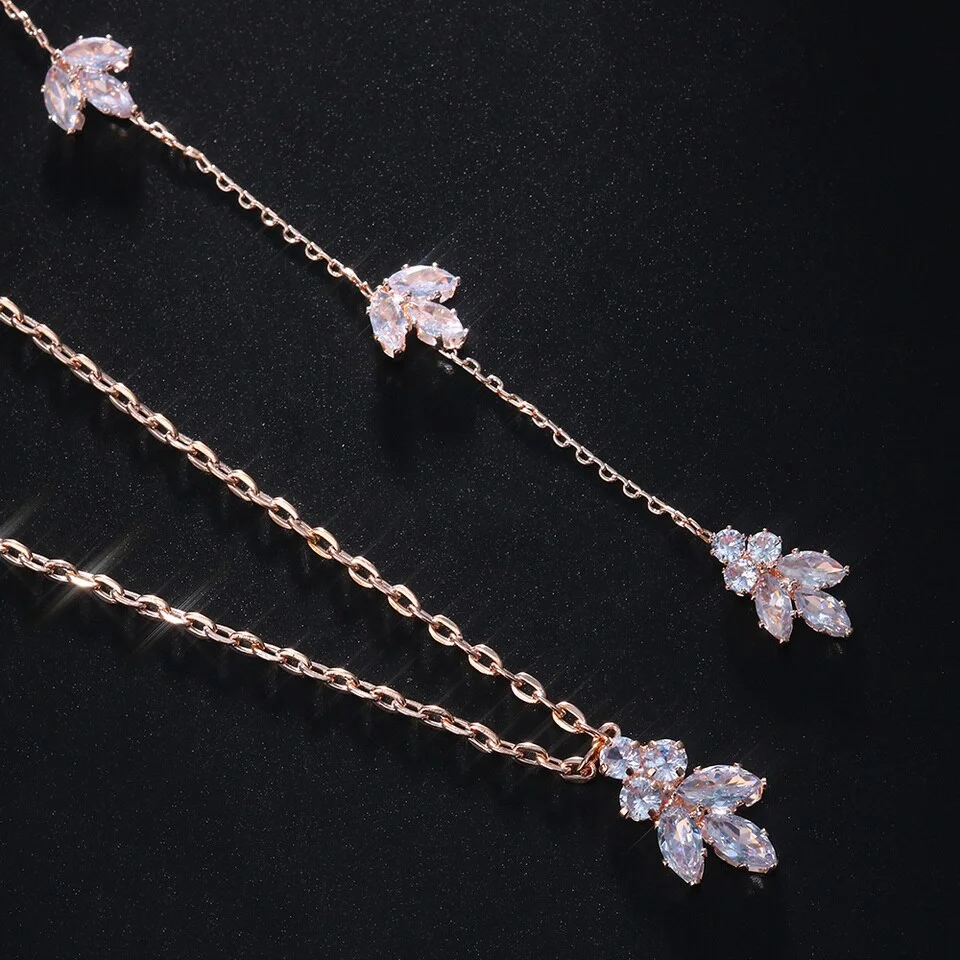 Collier de dos mariage vintage Collier de dos mariage vintage