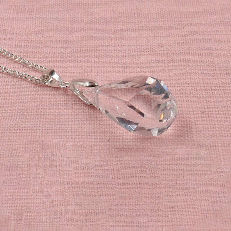 Collier de dos mariage avec perles transparentes Collier de dos mariage avec perles transparentes