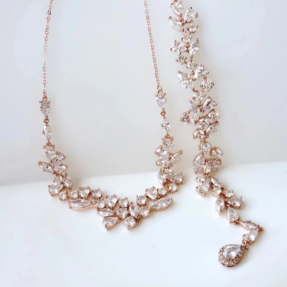 Collier de dos mariage Collier de dos mariage