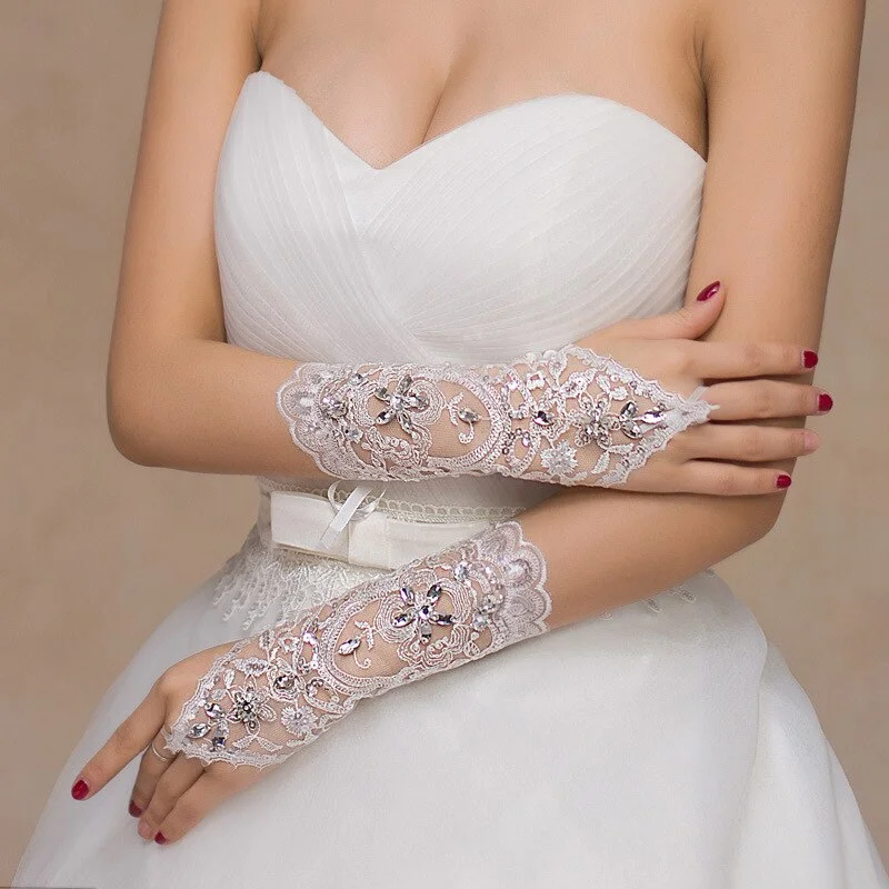 Mitaines de mariage en dentelle blanche Mitaines de mariage en dentelle blanche