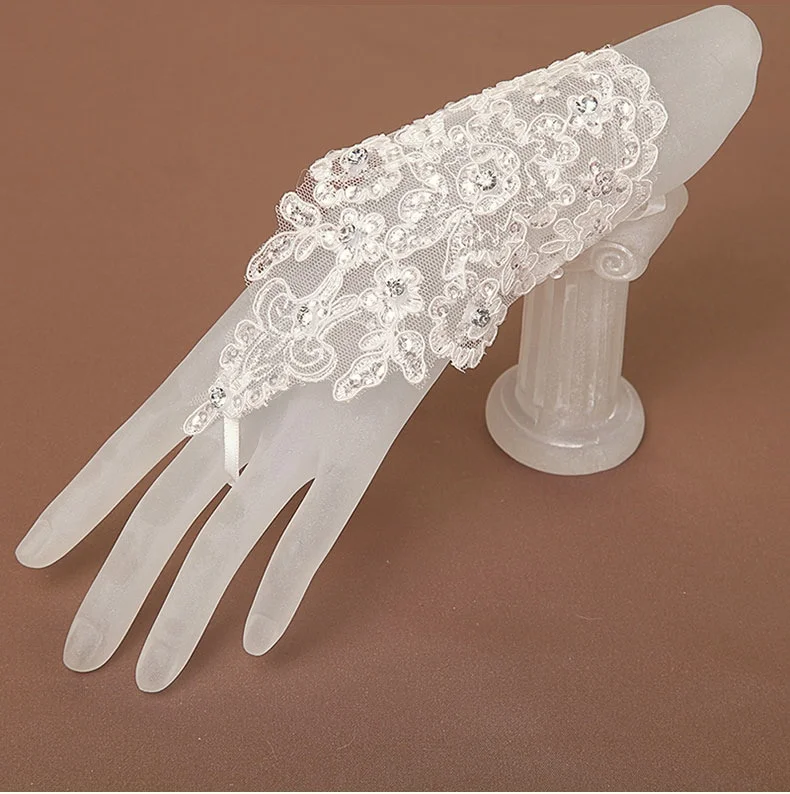 Mitaines de mariage en dentelle blanche Mitaines de mariage en dentelle blanche