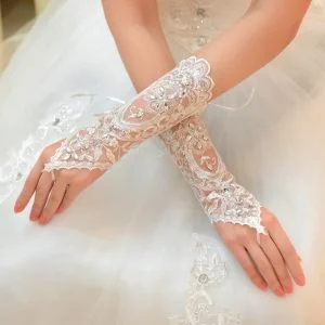 Mitaines de mariage en dentelle blanche Mitaines de mariage en dentelle blanche