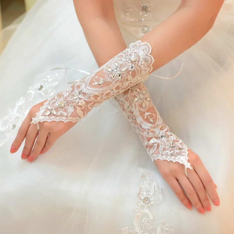 Mitaines de mariage en dentelle blanche Mitaines de mariage en dentelle blanche