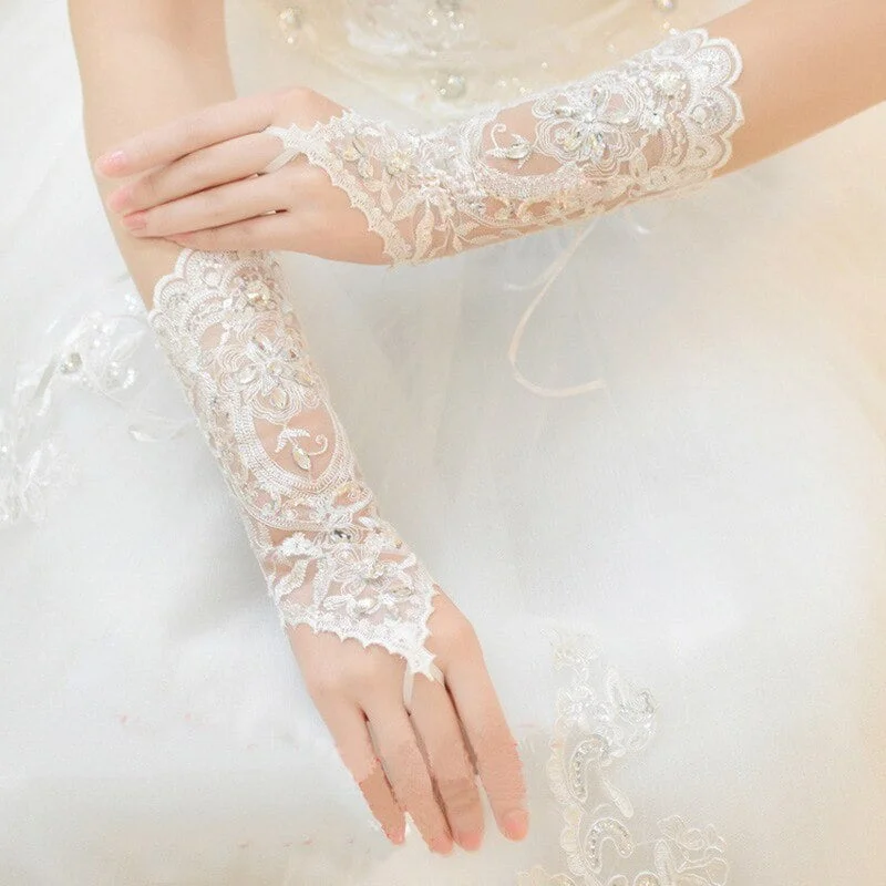 Mitaines de mariage en dentelle blanche Mitaines de mariage en dentelle blanche