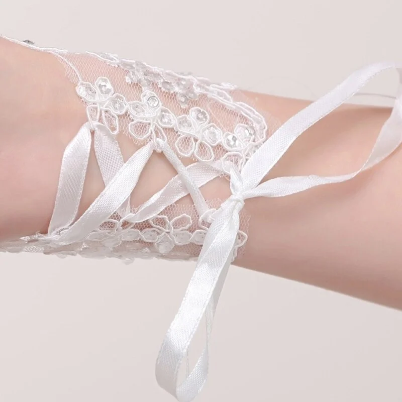 Mitaines de mariage en dentelle blanche Mitaines de mariage en dentelle blanche