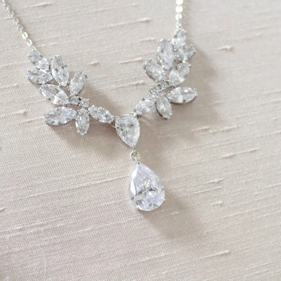 Collier de dos mariage Collier de dos mariage